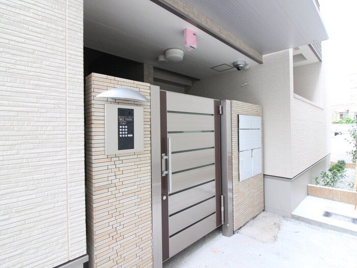 物件外観写真2　(エントランス部分)
