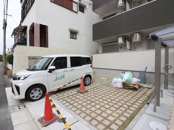 物件外観写真4　(駐車場)