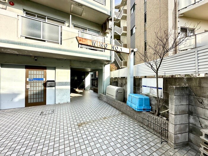 物件外観写真2　(エントランス部分)