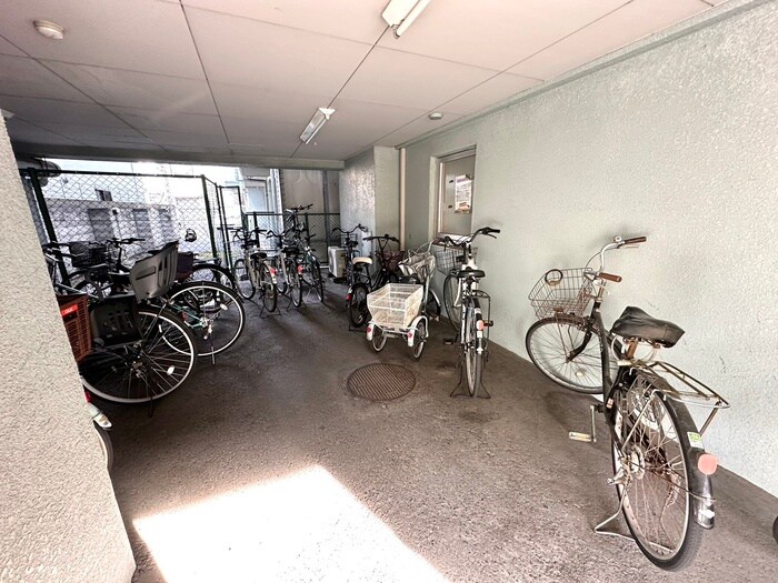 物件外観写真3　(駐輪場)