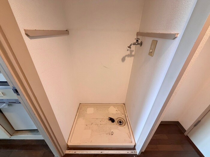 物件内観写真18　(洗濯機置場)