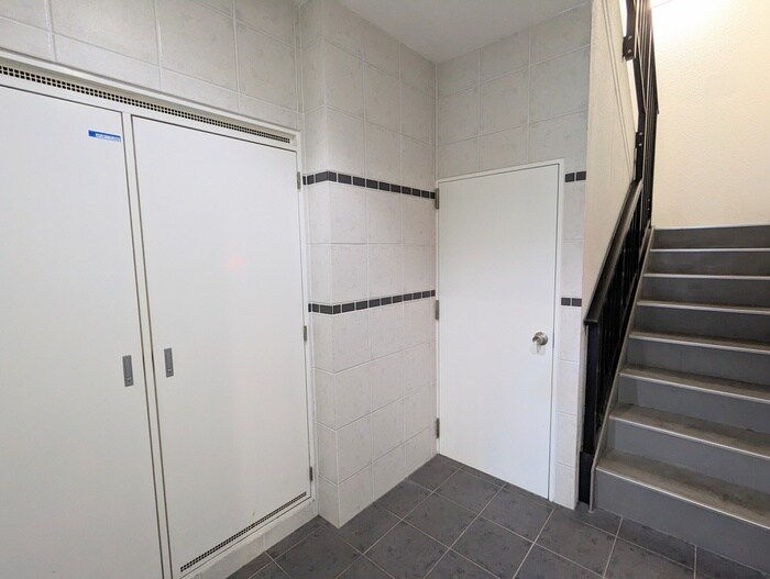 物件外観写真4　(エントランス部分)