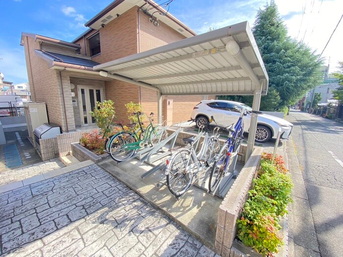 物件外観写真4　(駐輪場)