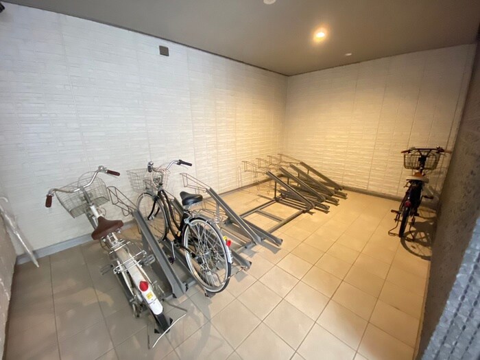 物件外観写真5　(駐輪場)