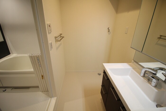 物件内観写真16　(洗濯機置場)