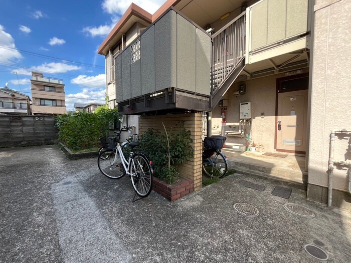 物件外観写真3　(エントランス部分)