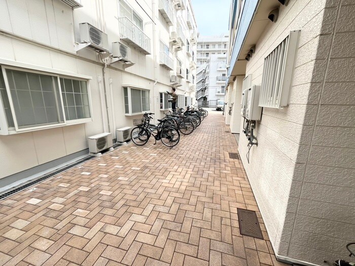 物件外観写真3　(駐輪場)