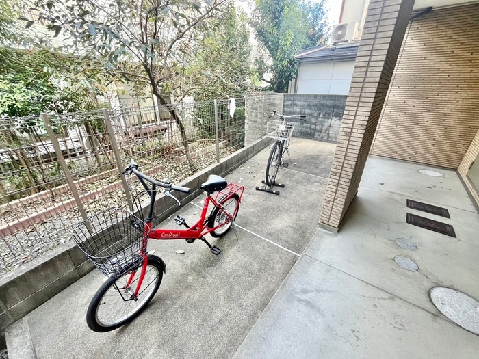 物件外観写真5　(駐輪場)