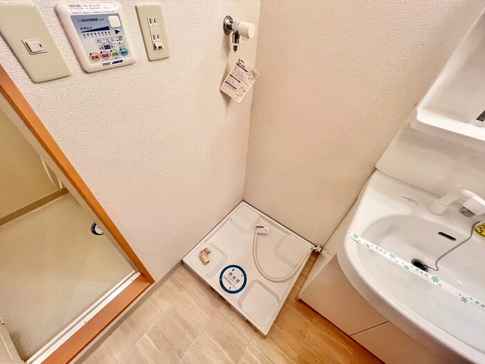 物件内観写真15　(洗濯機置場)