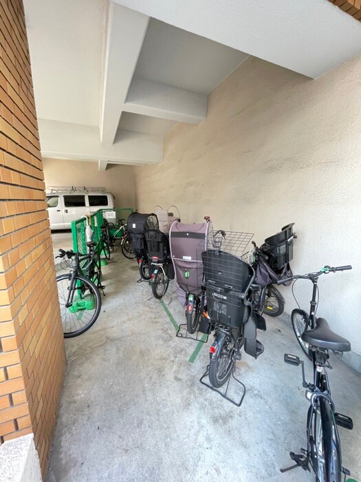 物件外観写真3　(駐輪場)