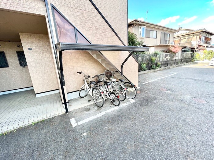 物件外観写真3　(駐輪場)