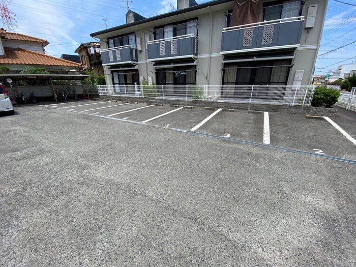 物件外観写真3　(駐車場)