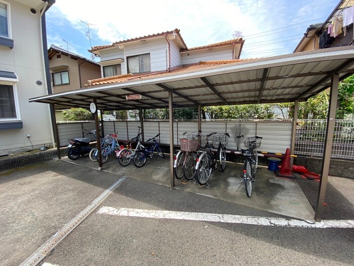 物件外観写真4　(駐輪場)
