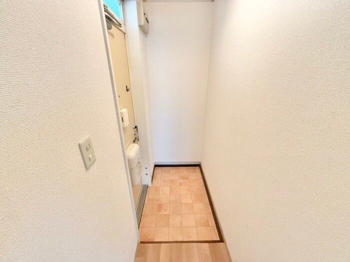 物件内観写真16　(玄関)