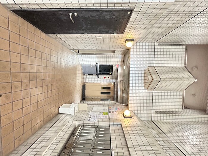 物件外観写真4　(エントランス部分)