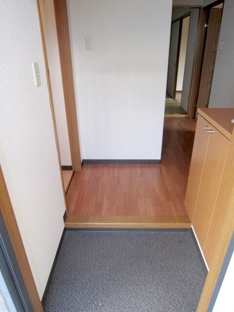 物件内観写真7　(玄関)