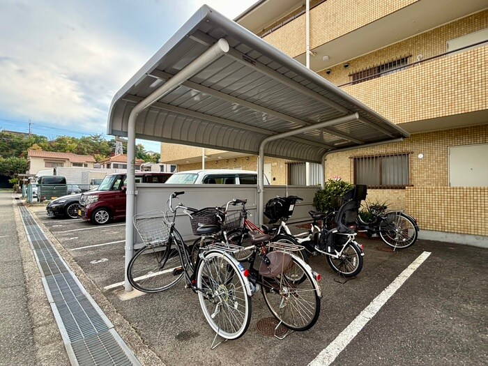 物件外観写真5　(駐輪場)