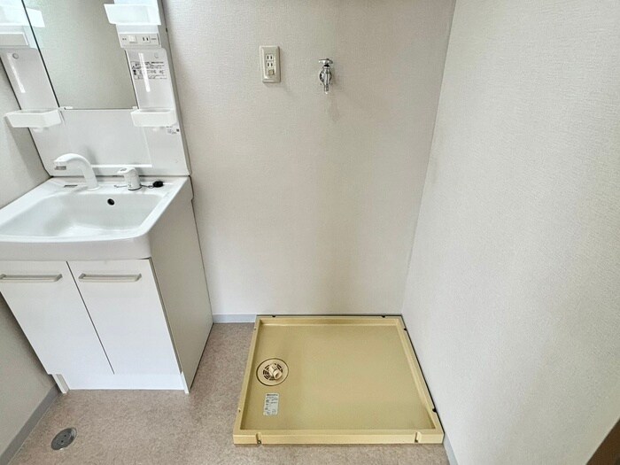 物件内観写真14　(洗濯機置場)