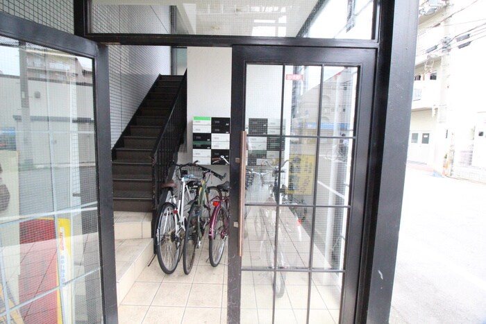 物件外観写真3　(エントランス部分)