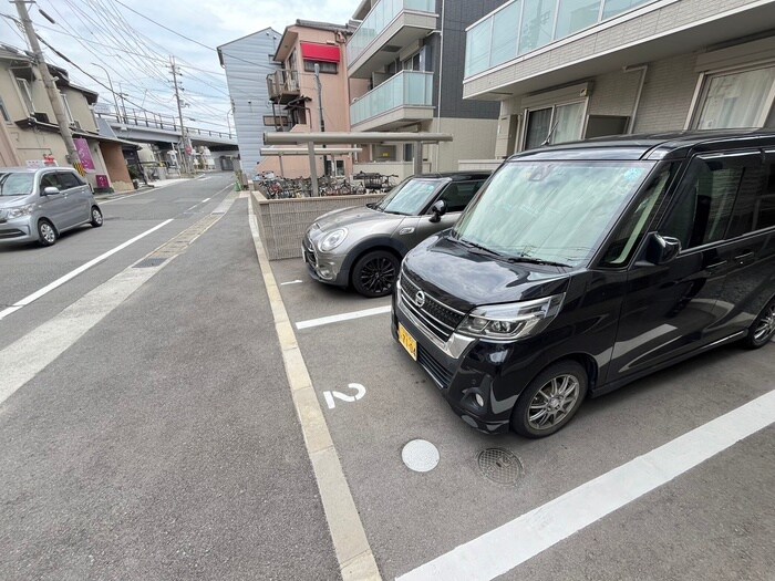 物件外観写真3　(駐車場)