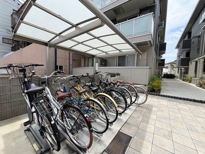 物件外観写真4　(駐輪場)