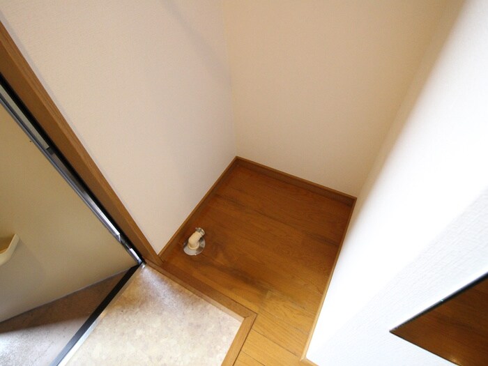 物件内観写真18　(洗濯機置場)