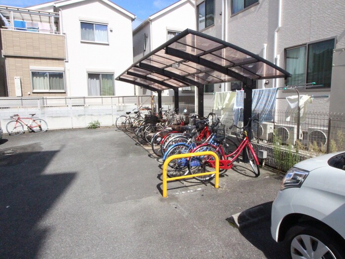 物件外観写真4　(駐輪場)