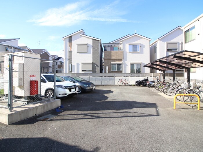 物件外観写真5　(駐車場)