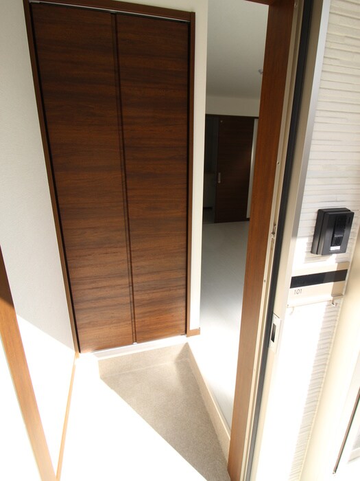 物件内観写真19　(玄関)