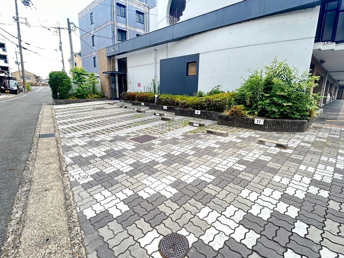 物件外観写真3　(駐車場)