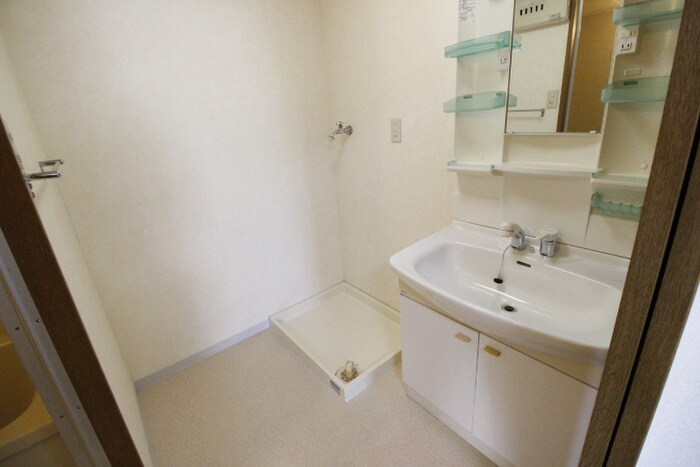 物件内観写真15　(洗濯機置場)