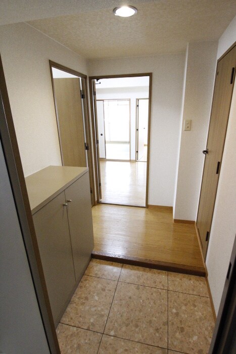 物件内観写真18　(玄関)
