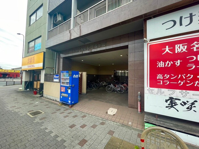 物件外観写真2　(エントランス部分)