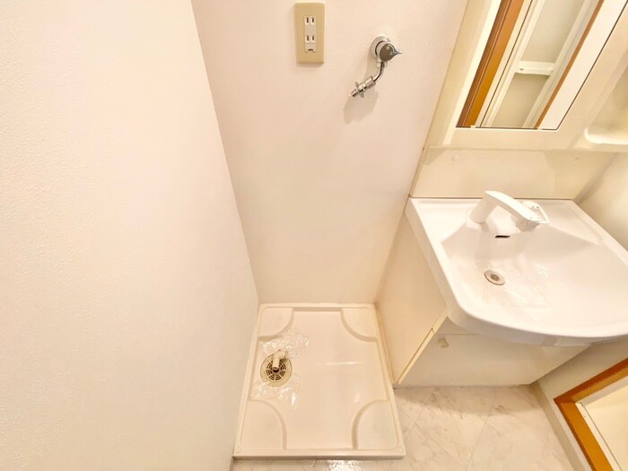 物件内観写真12　(洗濯機置場)