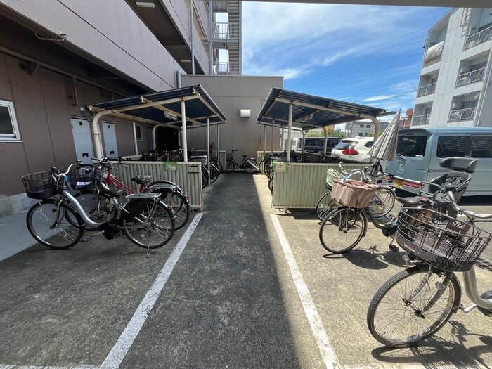 物件外観写真4　(駐輪場)