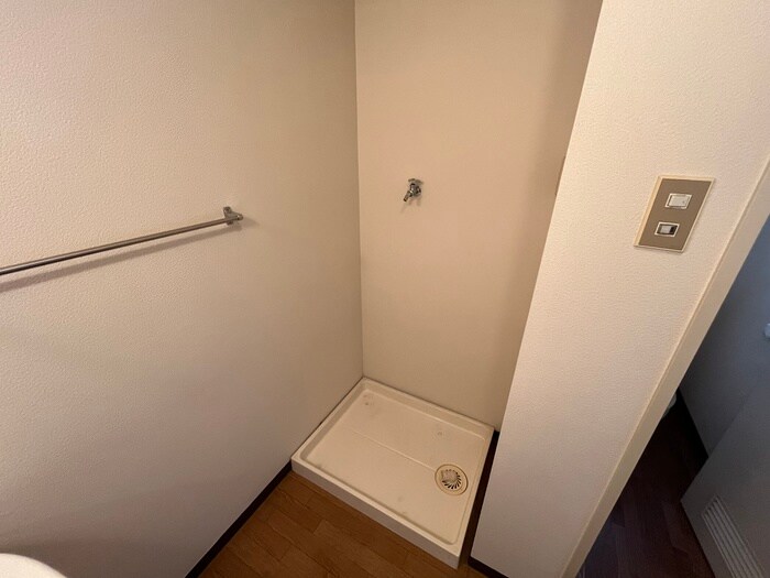 物件内観写真11　(洗濯機置場)