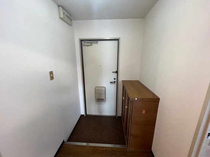 物件内観写真13　(玄関)