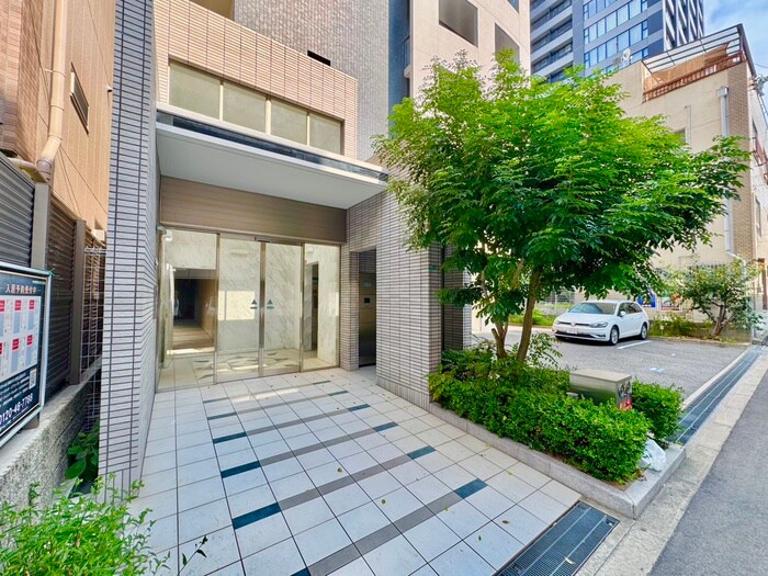 物件外観写真4　(エントランス部分)