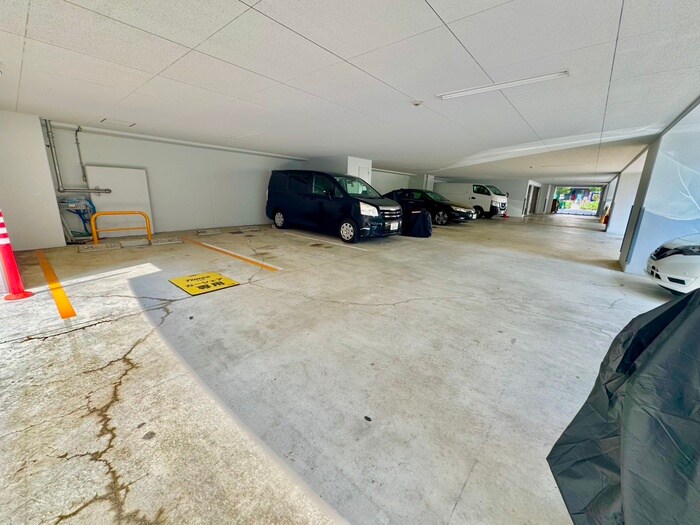 物件外観写真6　(駐車場)