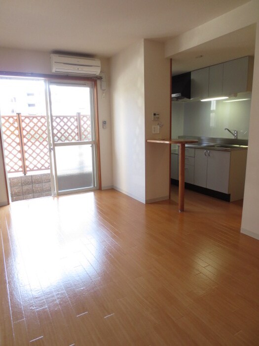 物件内観写真4　(居室)