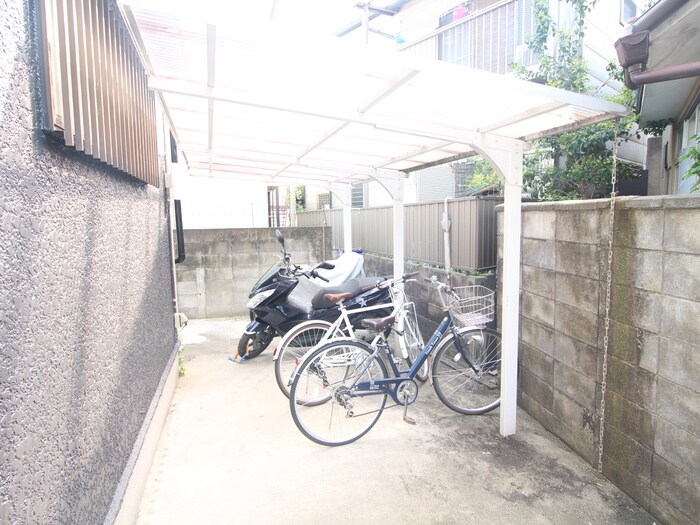 物件外観写真2　(駐輪場)