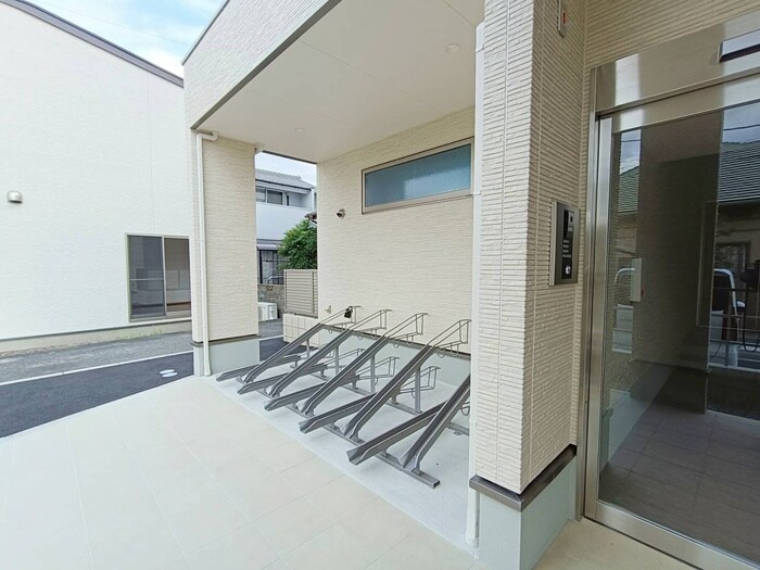 物件外観写真6　(駐輪場)