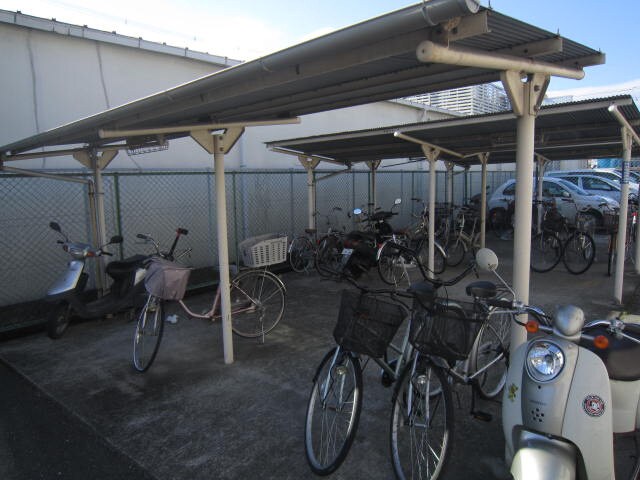 物件外観写真3　(駐輪場)