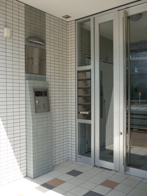 物件外観写真2　(エントランス部分)