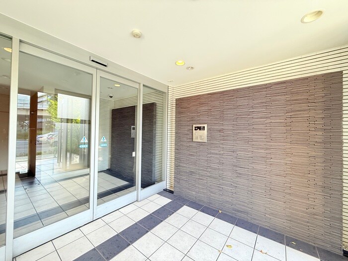 物件外観写真2　(エントランス部分)