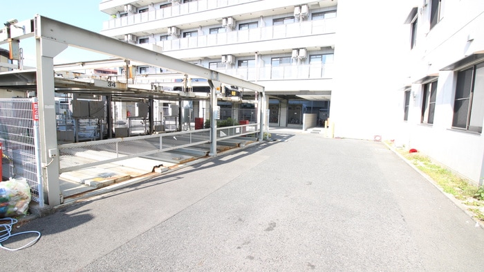 物件外観写真3　(駐車場)