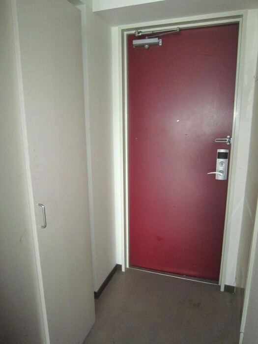 物件内観写真12　(玄関)