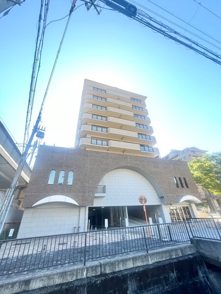 ﾌｧﾐ-ﾙｶﾞ-ﾃﾞﾝ二条駅前西棟（415）外観写真