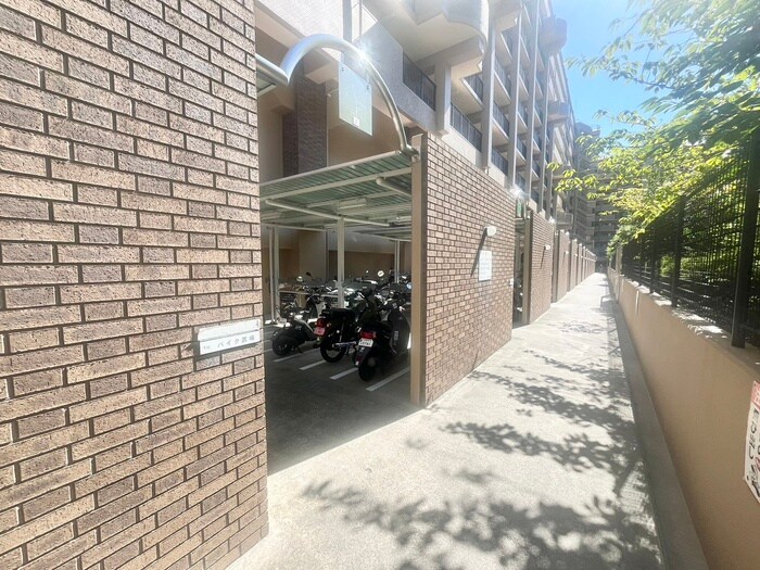 物件外観写真4　(駐輪場)