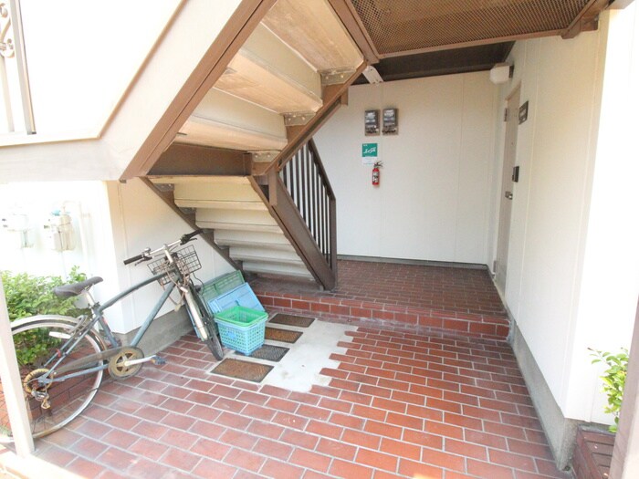 物件外観写真6　(エントランス部分)